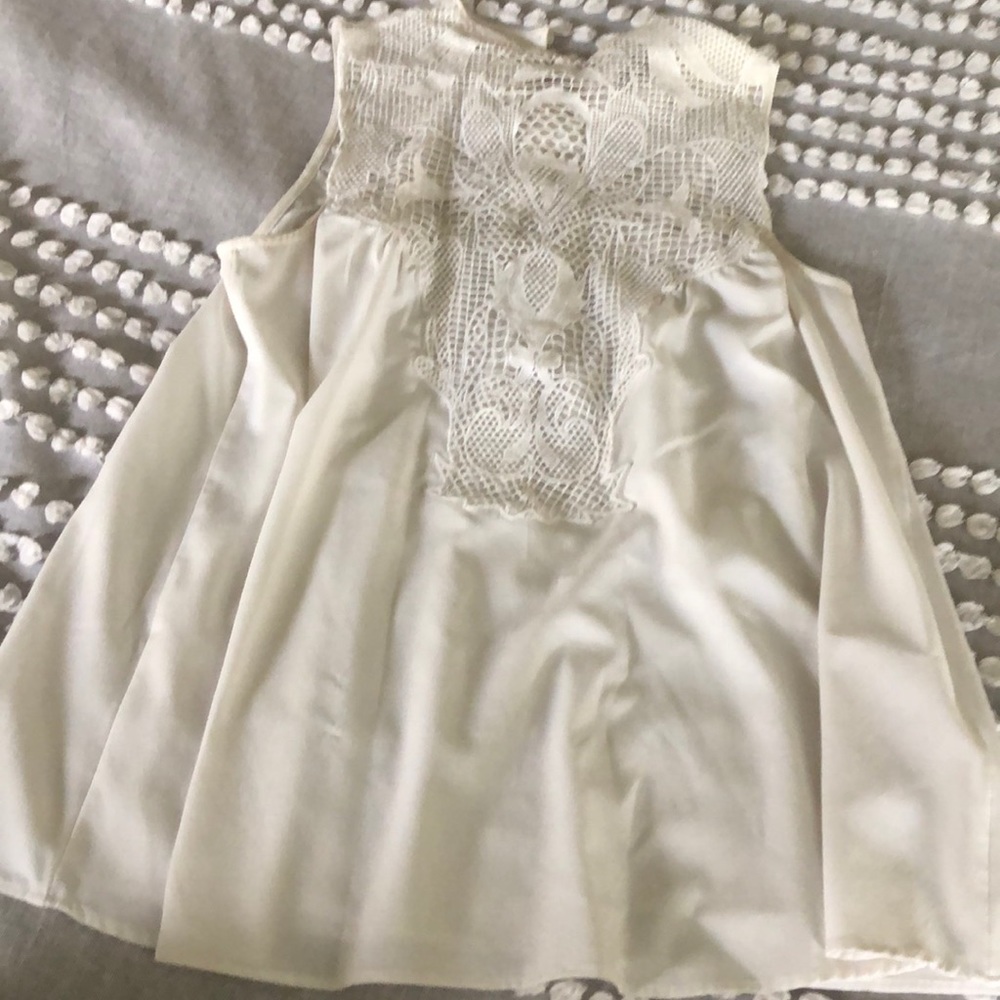 Chelsea28 lace tank size XS